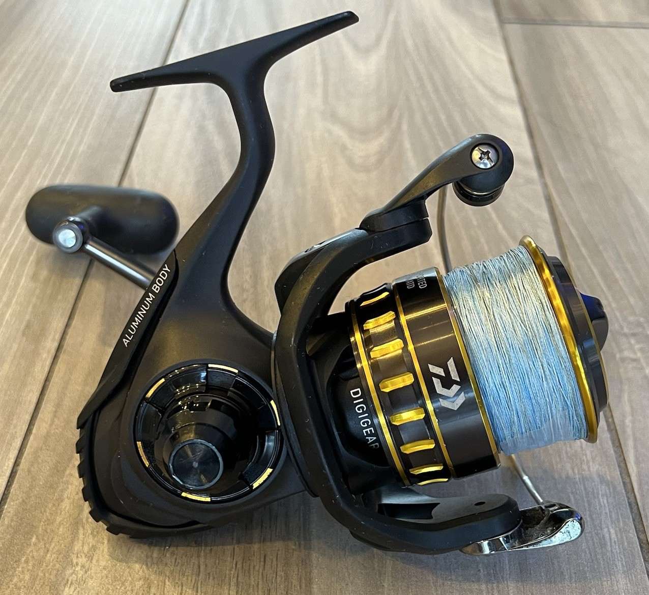 Daiwa BG 4500 Spinning Fishing Reel 7 BB BG4500 Loaded with Daiwa J-Braid Line