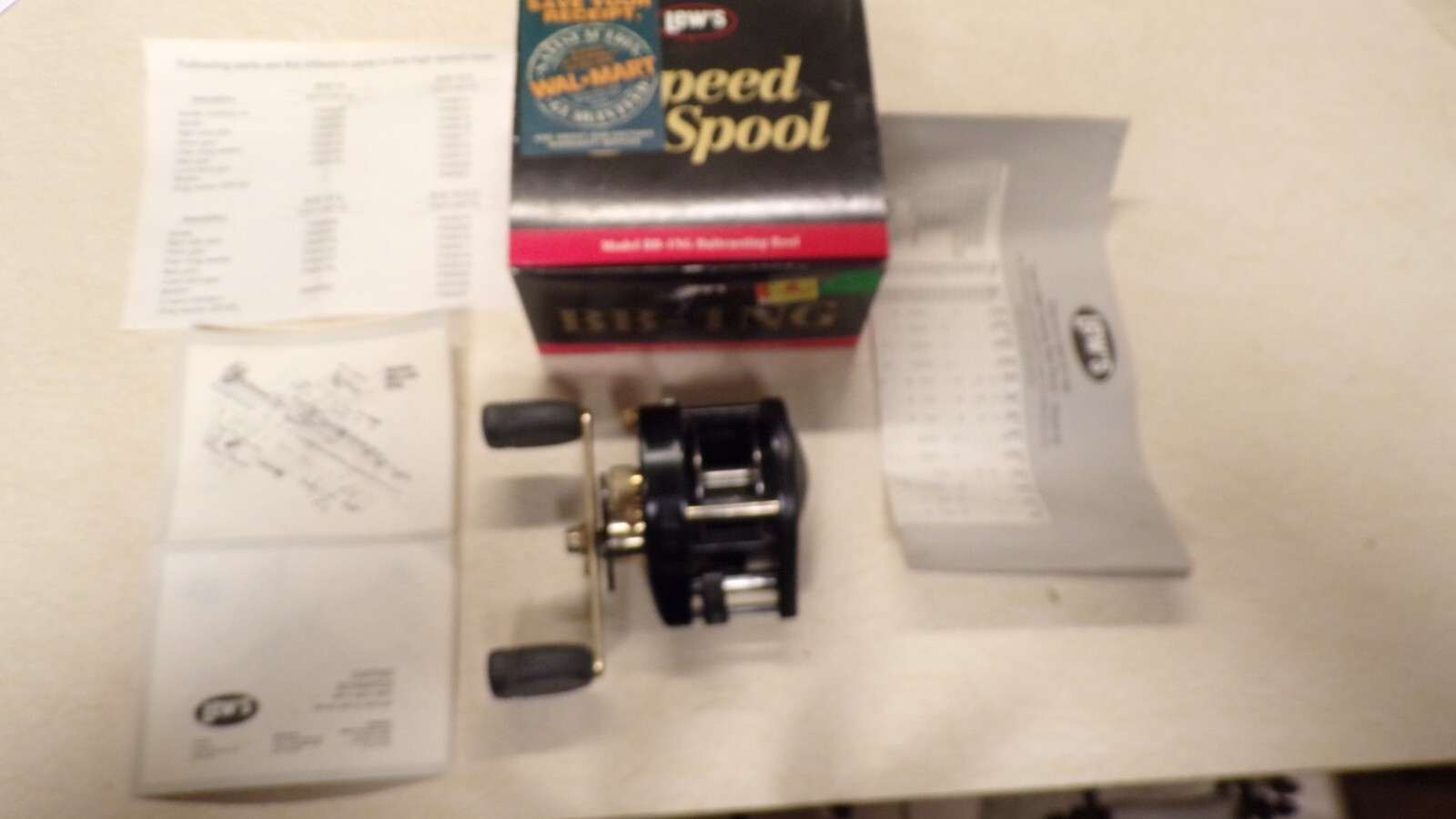 LEW’S CHILDRE FISHING REEL W/ BOX – LEW’S BB-1NG – CLEAN & WORKS GREAT