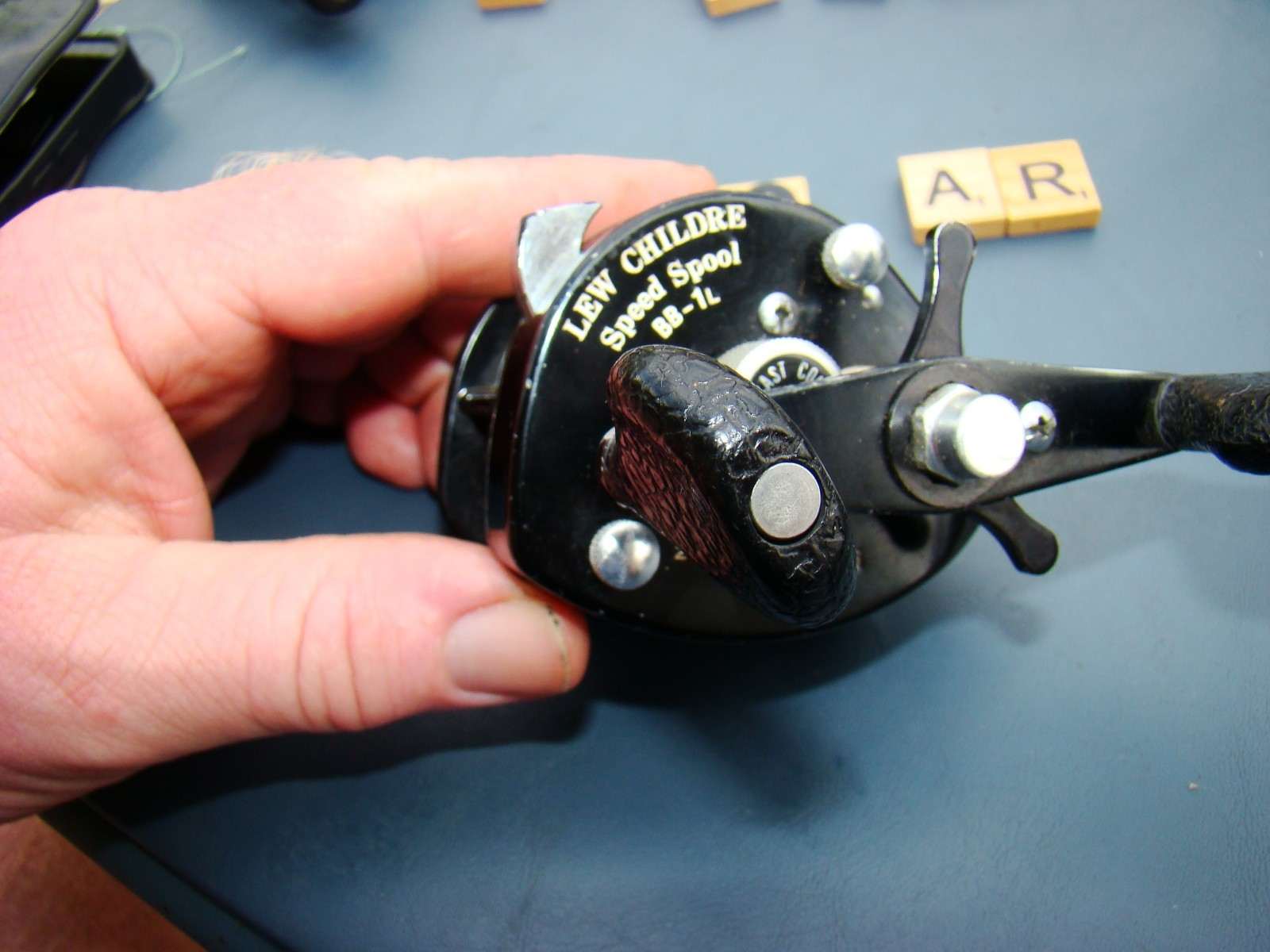 V8359 AR LEW’S BB-1L SPEED SPOOL BAITCASTER FISHING REEL