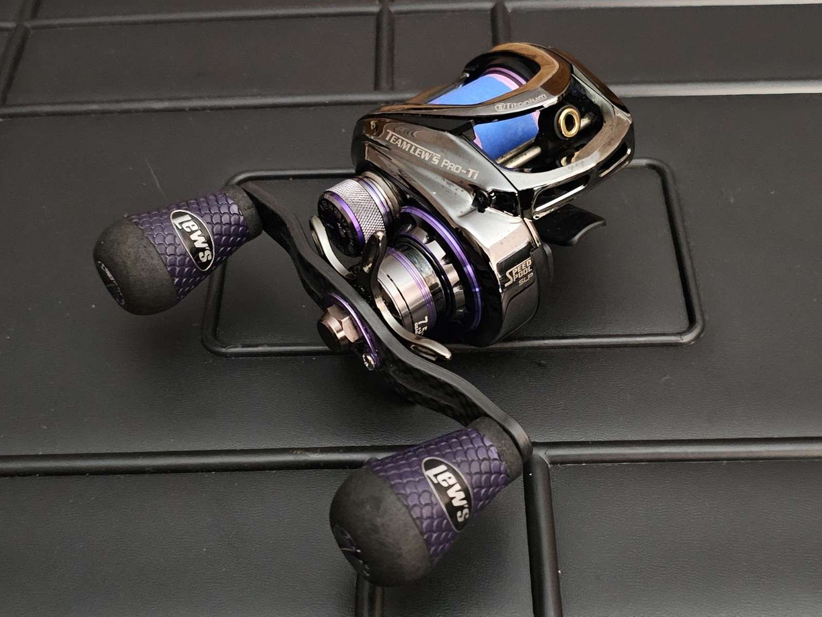 Used Lews First Gen PRO-Ti Bait Casting Reel TLPT1SH good condition