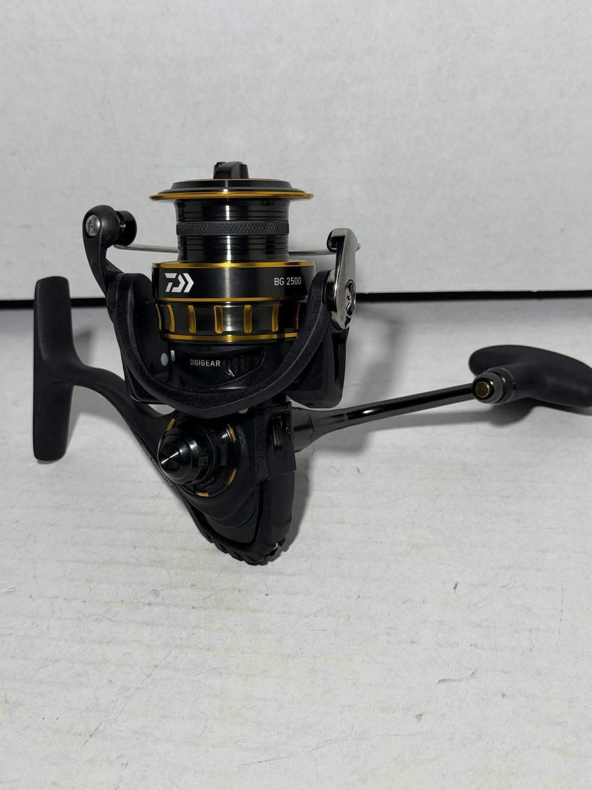 Daiwa BG 2500 7 Ball Bearing Spinning Fishing Reel for Freshwater/Saltwater