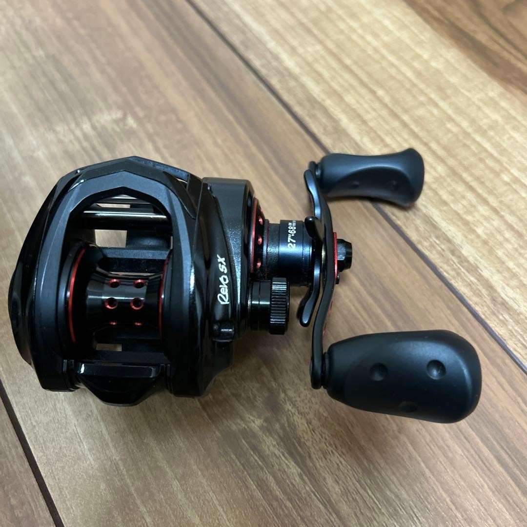 Abu Garcia REVO SX Baitcast Reel 2018 Model Black/Red Right Handle Used