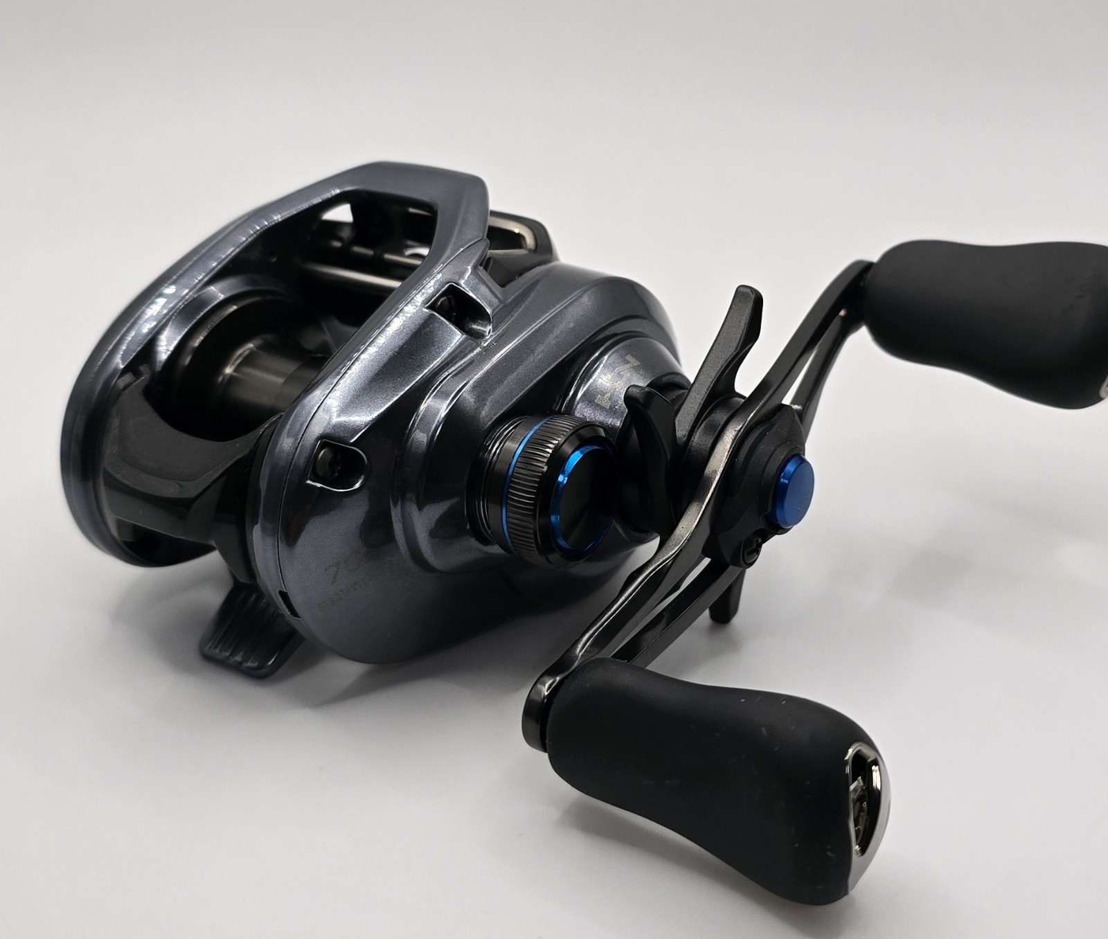 Shimano 24 SLX 70 Baitcast Reel Right Hand from Japan