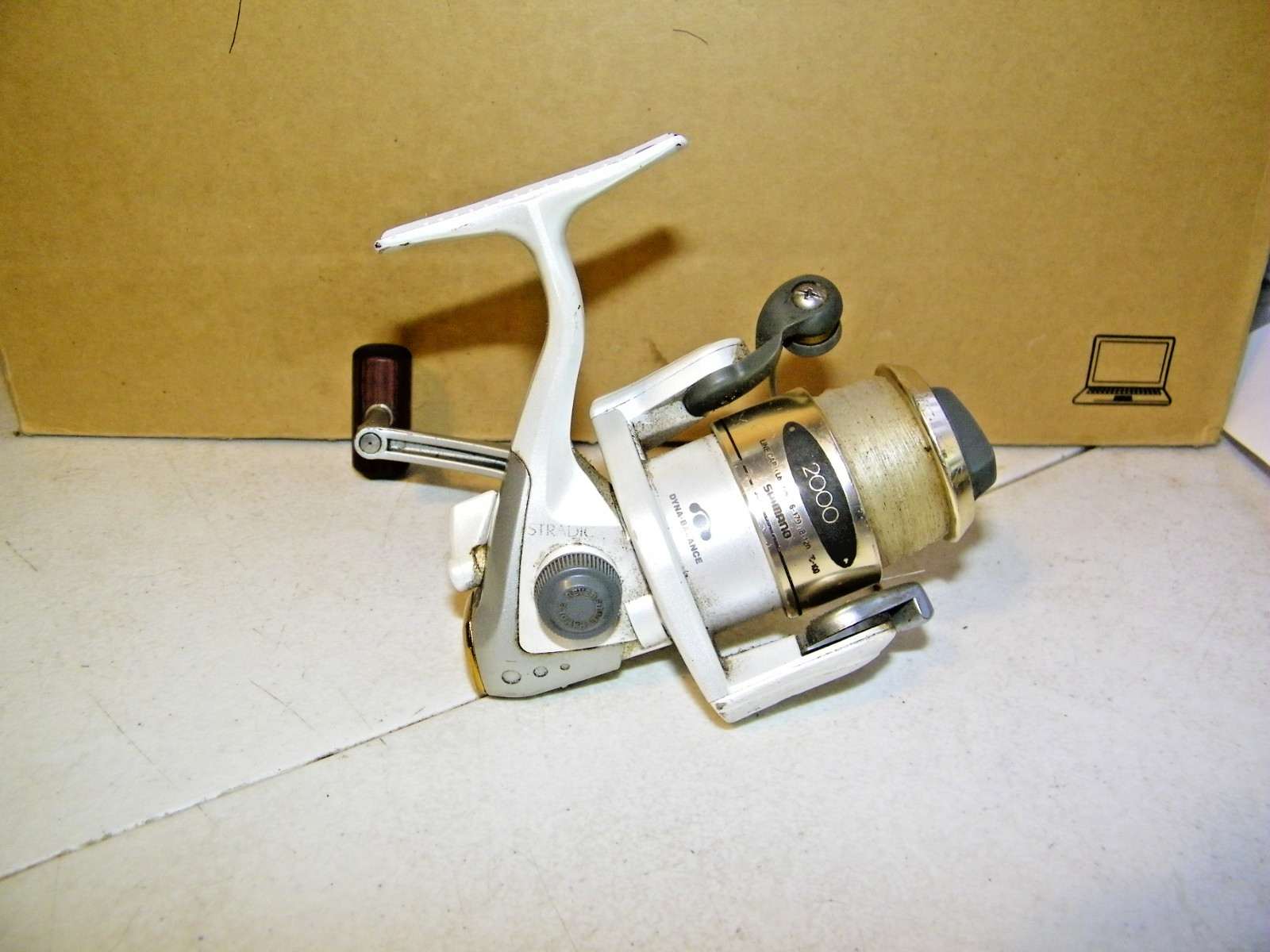 Shimano Stradic 2000 Spinning Reel white, wood handle, made in Japan