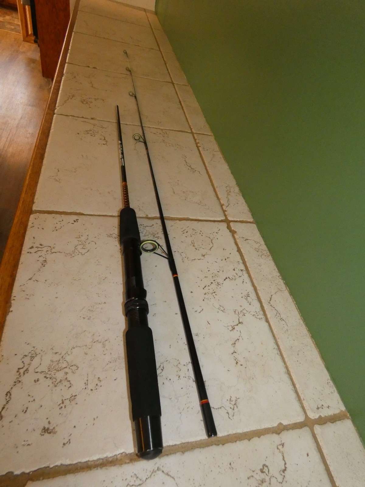 EARLY SHAKESPEARE UGLY STIK SP 1101 5’6″ 2pc Vintage Light Spinning Fishing Rod