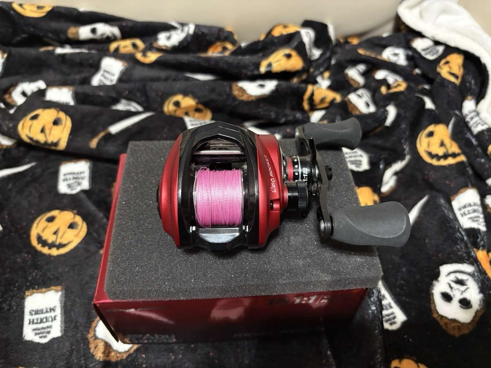 Brand New Abu Garcia Revo4 Rocket Bait casting Reel