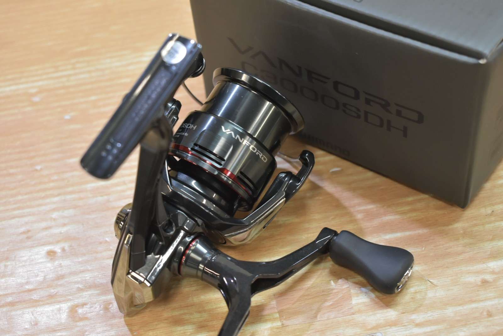 Shimano 24 VANFORD C3000SDH Spinning Reel