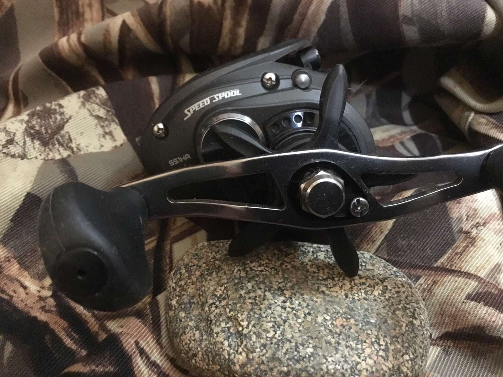 LEWS SPEED SPOOL SS1HA BAITCASTER:R.H.,6.8:1 Ratio,10 B.B.,BLACKOUT STYLE?