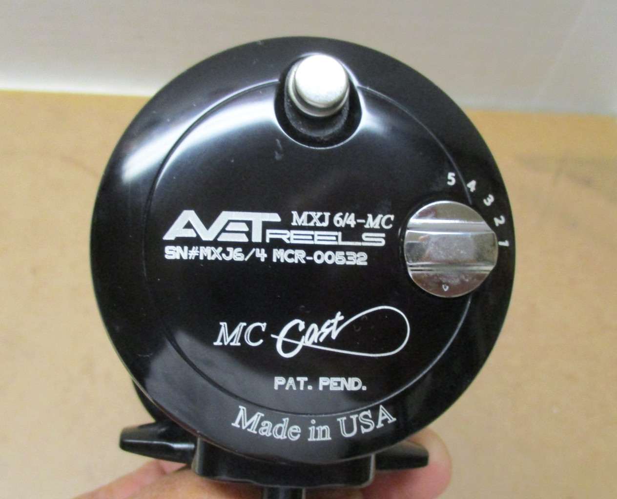 Avet MXJ 6/4-MC Lever Drag Casting Reel 2 SPEED ** VERY NICE ** BLACK **RH
