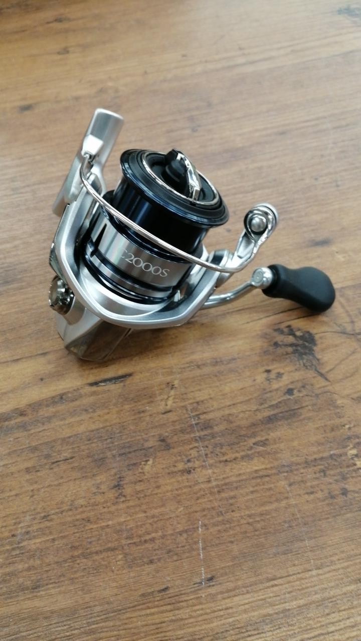 SHIMANO 19 STRADIC C2000S spinning reel