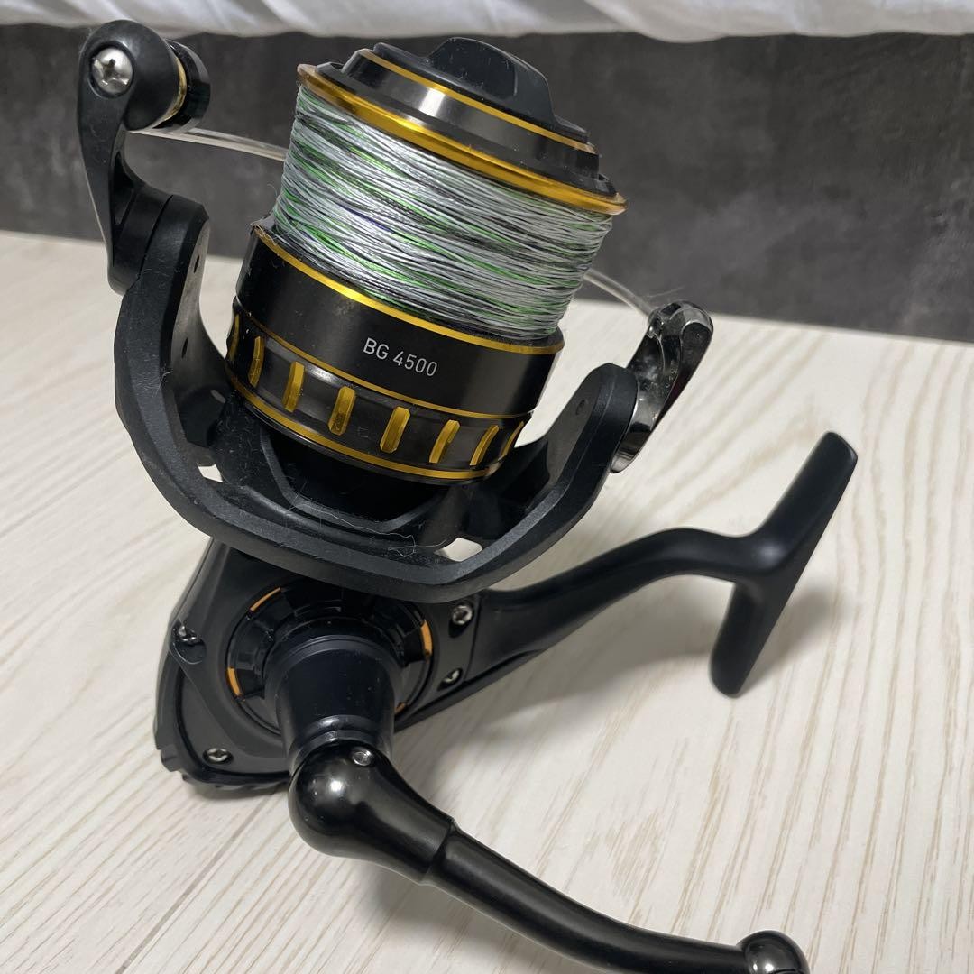 Daiwa BG 4500 Spinning Reel 4lb 300m Line Used Excellent Condition