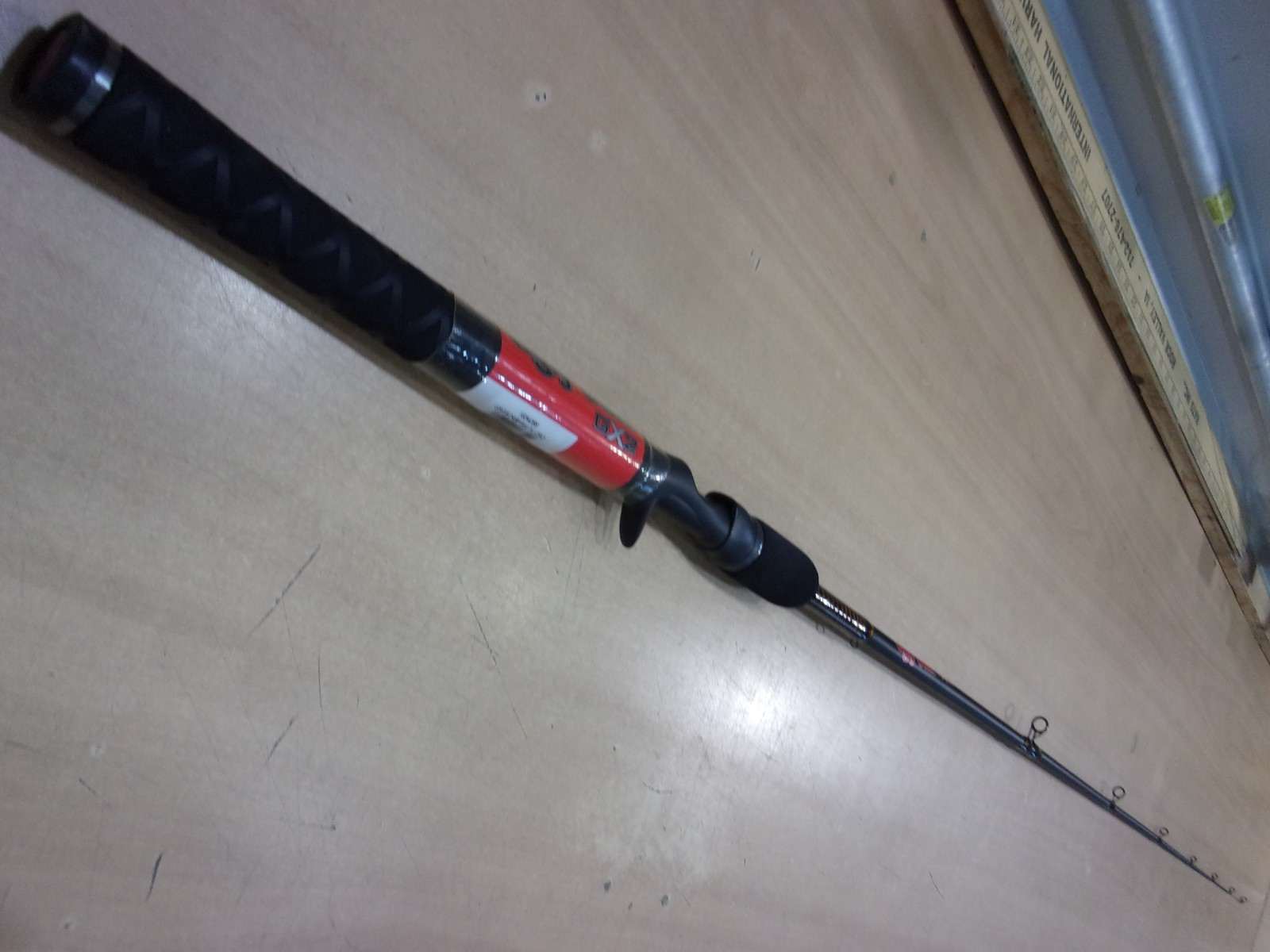 SHAKESPEARE UGLY STIK GX2  6 foot 6 inch medium casting rod