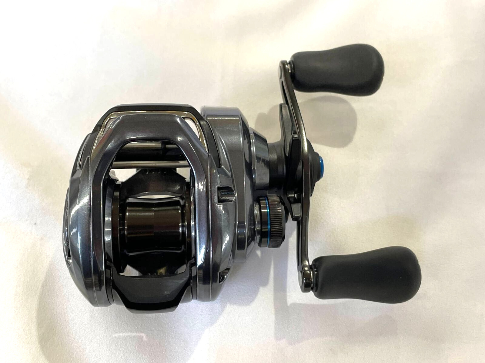 Shimano 24 SLX 70 HG Baitcast Reel Right Hand