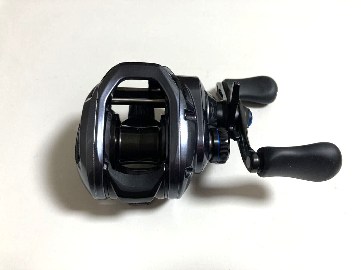Shimano 24 SLX 70XG Right Handle Bait Casting Reel
