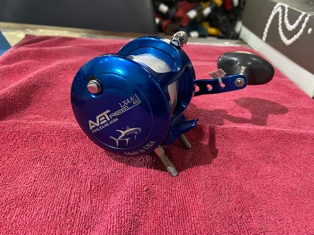 AVET REELS LX4.6:1 BLUE RH REEL GOOD CONDITION Free Shipping!!
