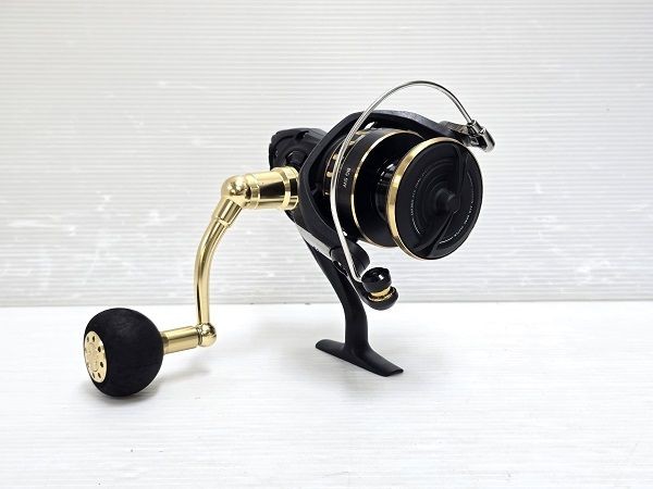 Daiwa 23 BG SW 8000-H Spinning Reel Used, Smooth Operation, Nail Scratches