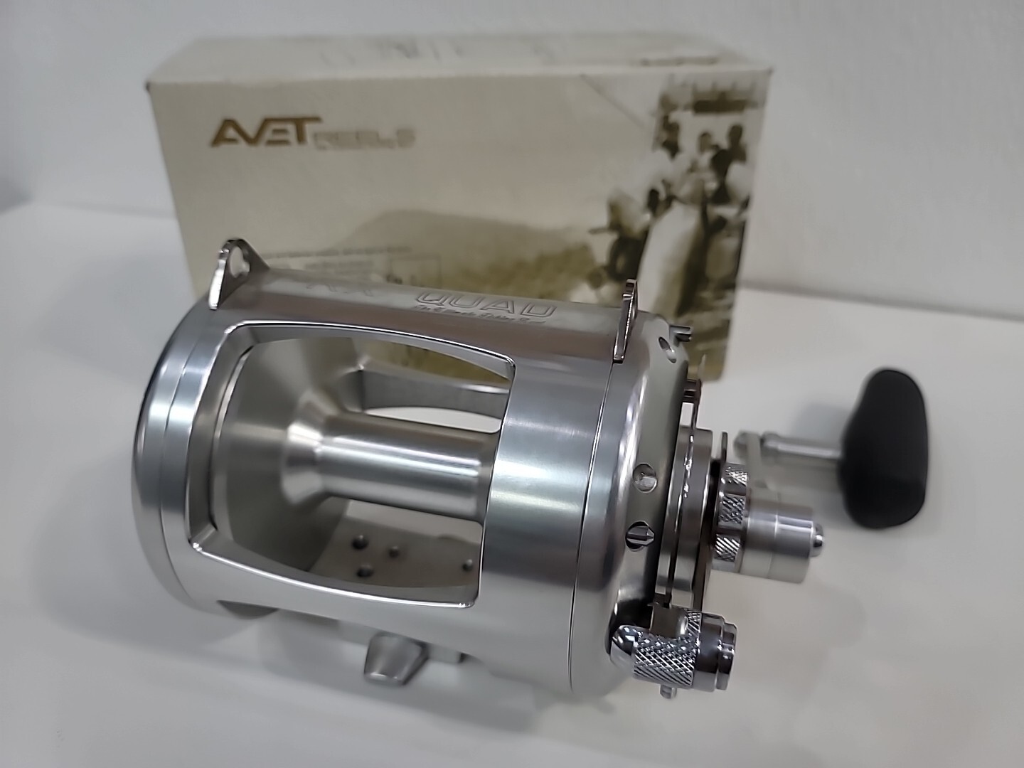 Avet T-RX50/2W Two-Speed Lever Drag Reel T-RX50/2W Quad – Silver- Right Hand NWB