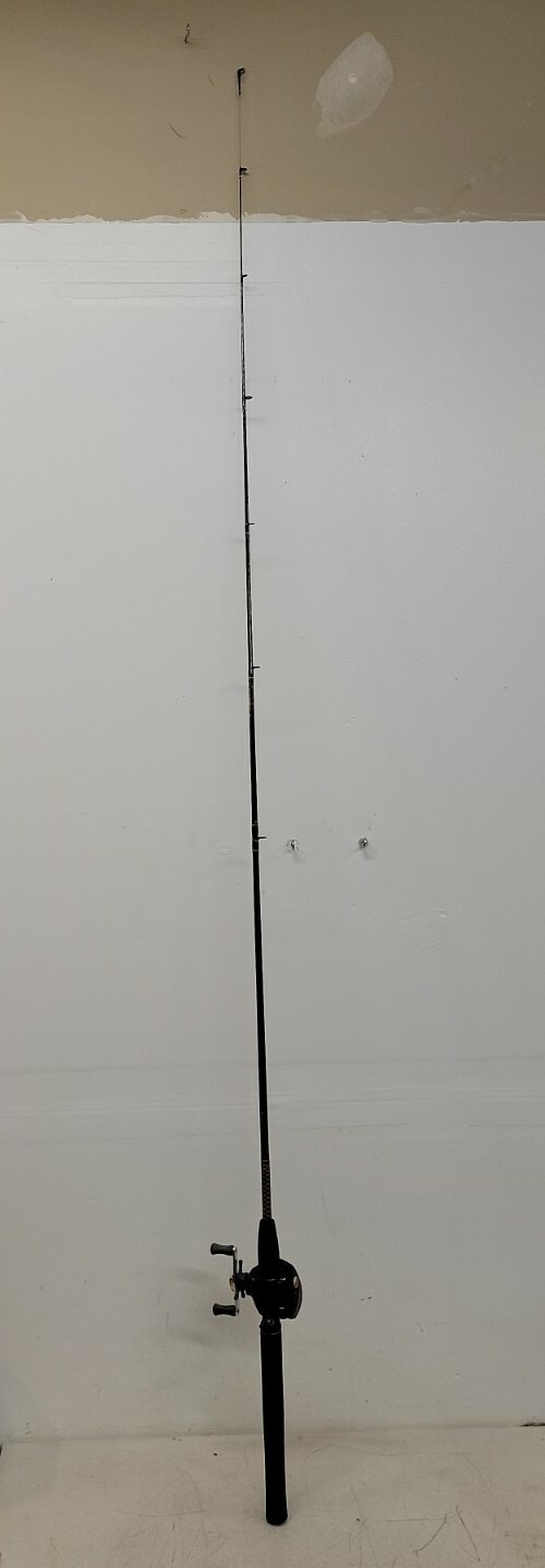 Shakespeare Ugly Stik 6’6″ fishing rod 1 piece MODEL CAL1166, & reel Uglypa