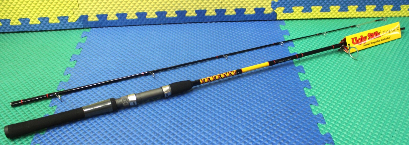 Ugly Stik Bigwater 7′ 0″ Spin Rod Medium 2-Piece BW1017S702 M 1539200