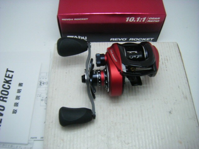 Immediate decision! ◆Super beautiful item! Abu Revo 4 Rocket ◆Right-hand