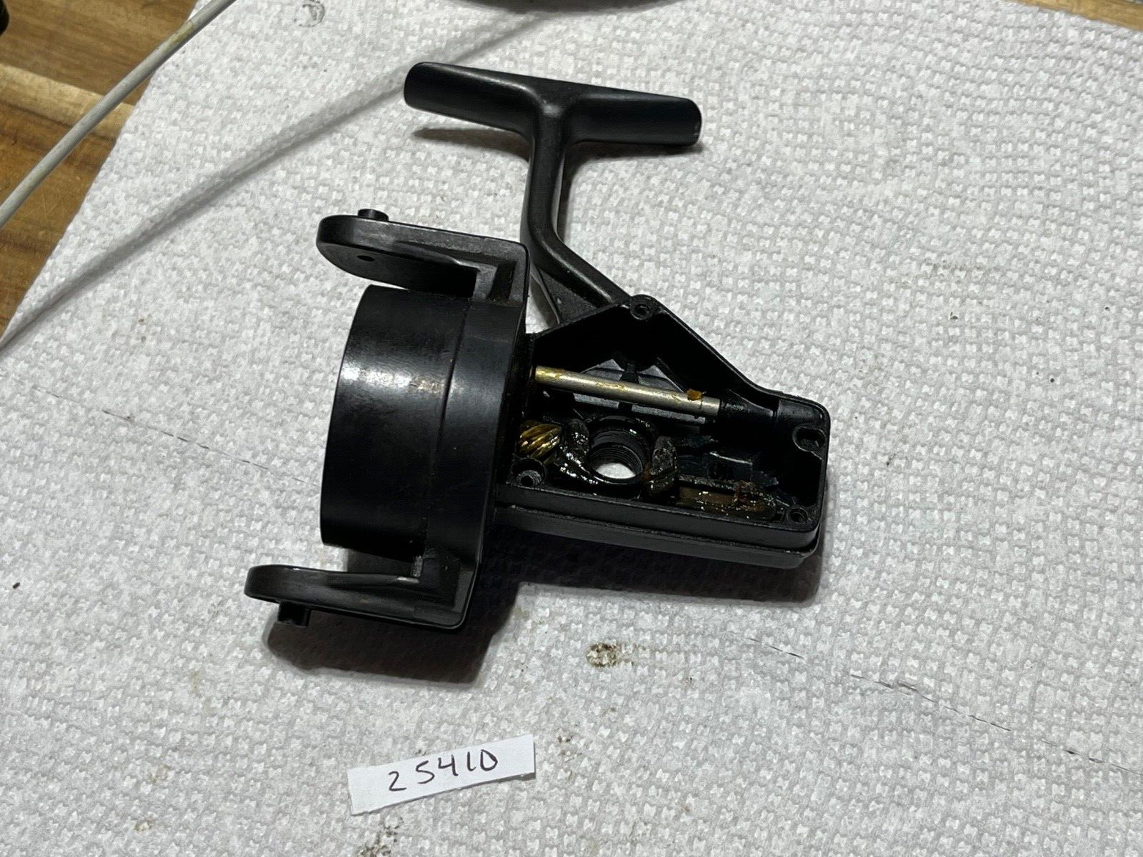 Daiwa BG15 fishing reel body frame  (25410)