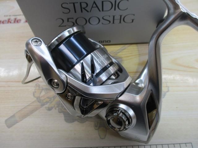 Shimano 23 Stradic 2500 SHG Spinning Reel Used