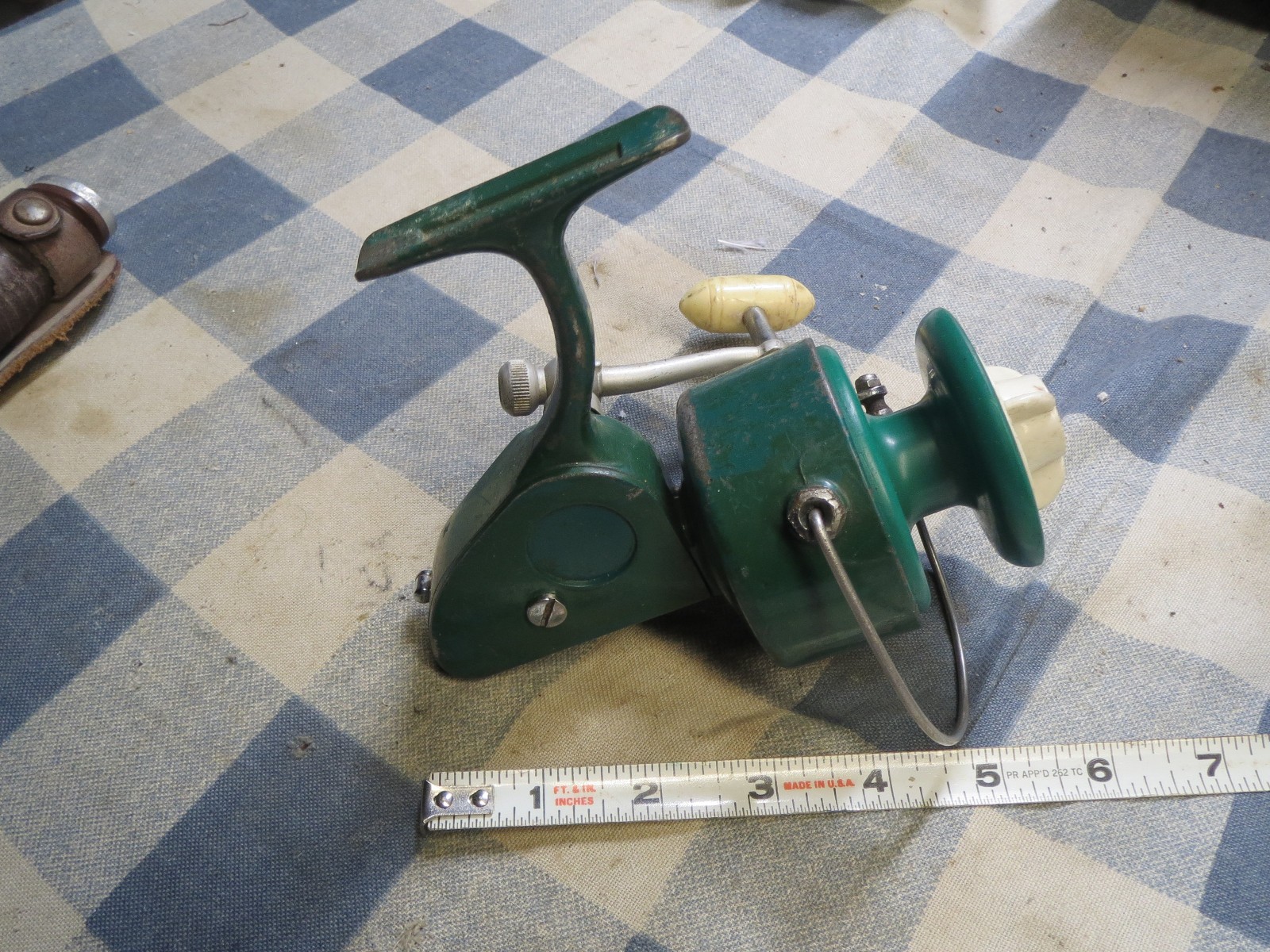 Vintage PENN SPINFISHER  GREENIE SPINNING  REEL  NO EMBLEM