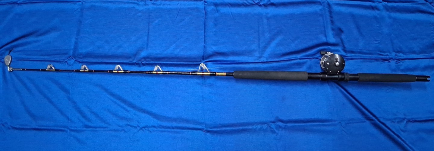 Shakespeare Ugly Stik BWSU 1150130 5’6″ Action XH (50-130LB. Line) and Penn Reel