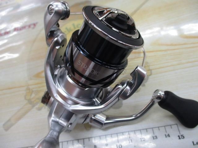 Shimano 23 Stradic C2000SHG Spinning Reel Used
