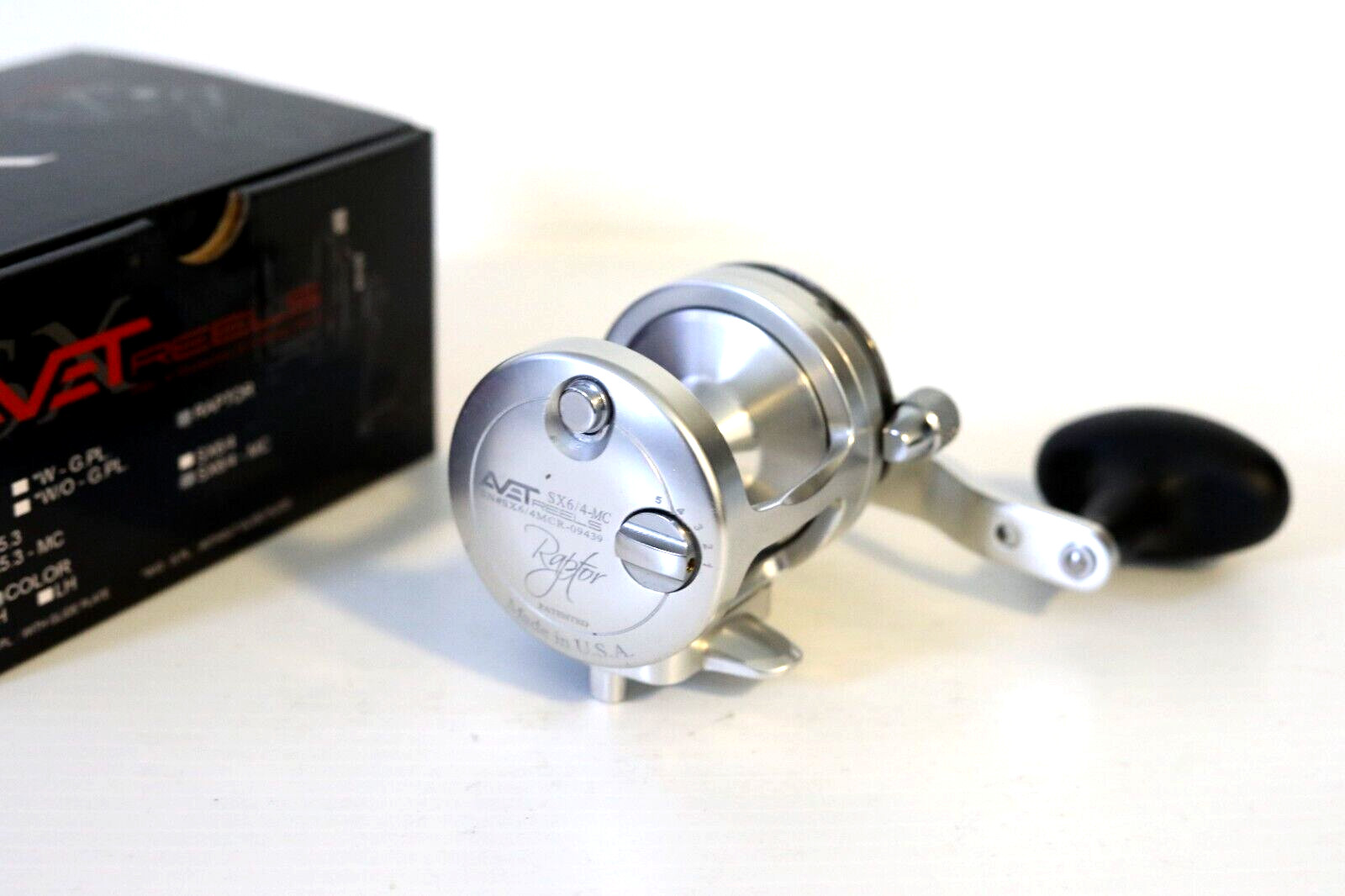 Avet SX6/4 MC RAPTOR 2-Speed Lever Drag Casting Reel – SILVER – Right Hand