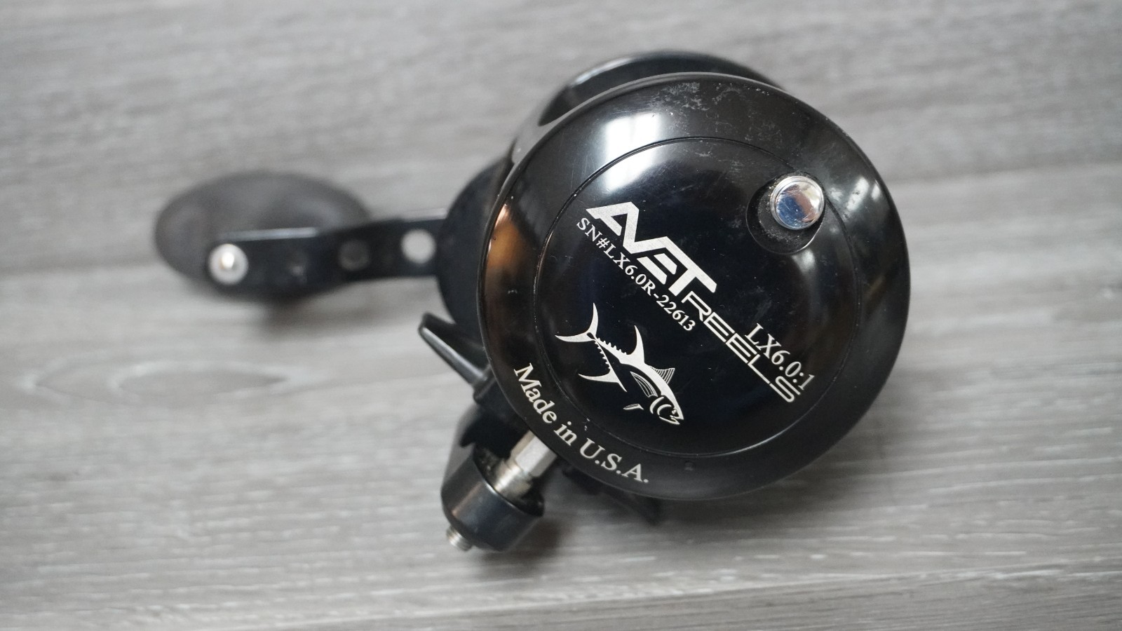 Avet LX6.0:1 Black Right Handed Reel