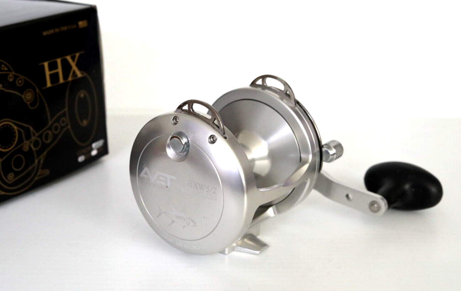 Avet HXW5/2 Two-Speed Lever Drag Reel HXW 5/2 – Right Handed – SILVER – NEW