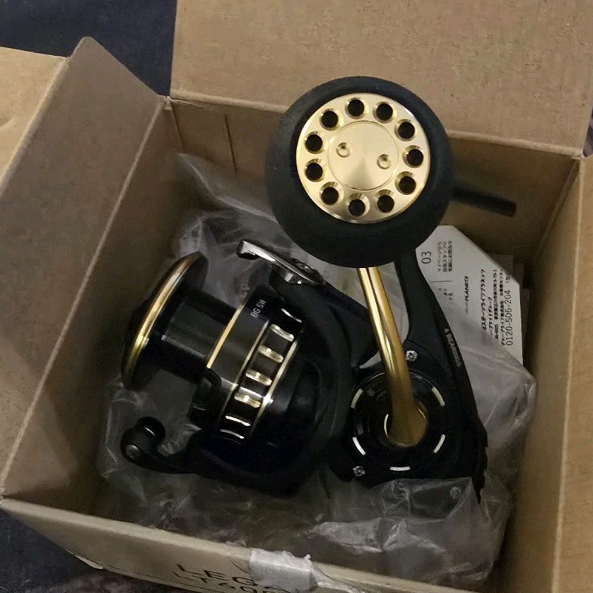 Daiwa 23 BG  4000D-C Spinning Reel Black Gold Aluminum Body Air Rotor Size 4000