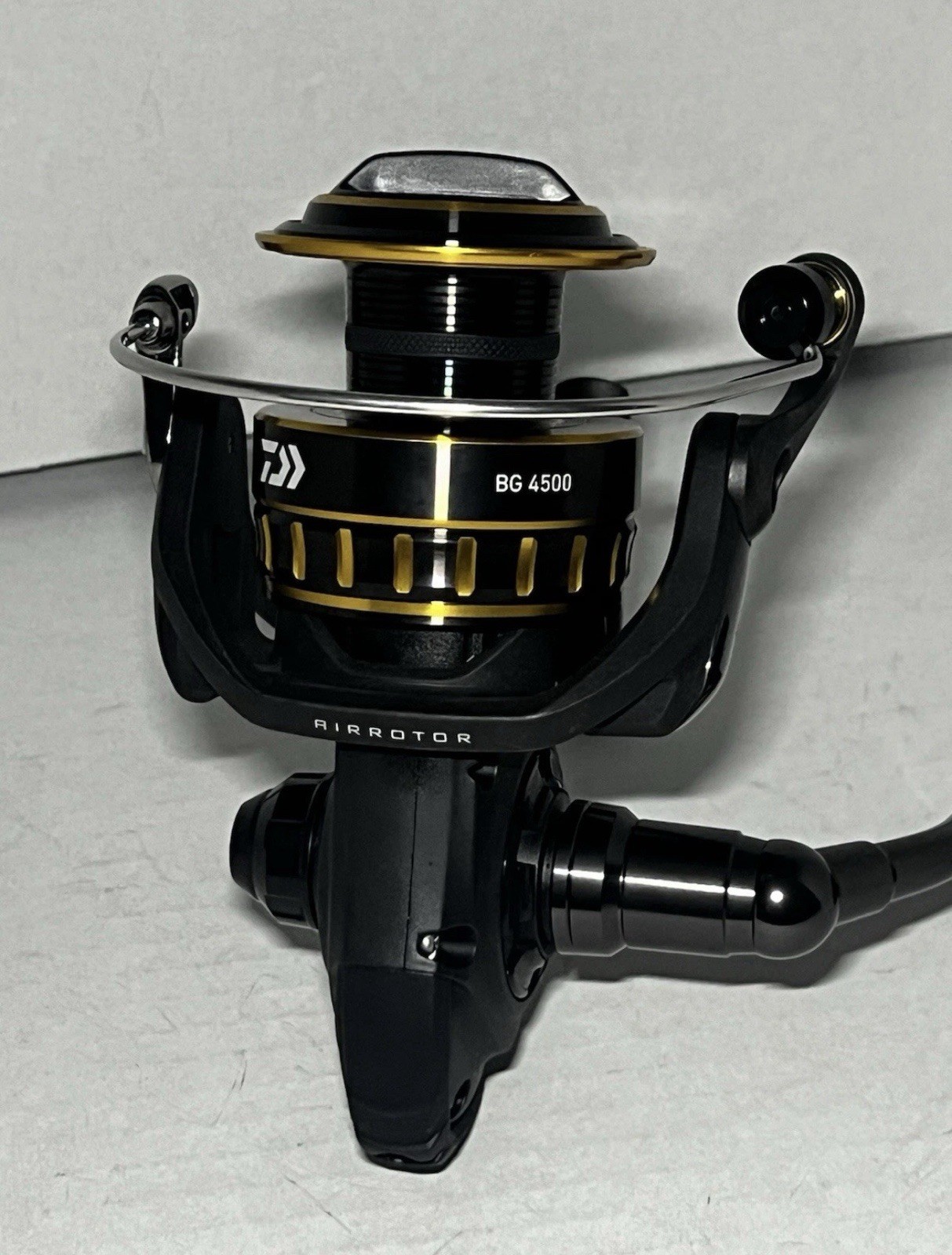 Daiwa BG 4500 Black and Gold Saltwater Spinning Reel BG4500 – NEW