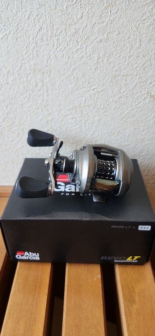 Abu Garcia Revo LT Baitcasting Silver Reel Fishing Sea River vintage collection