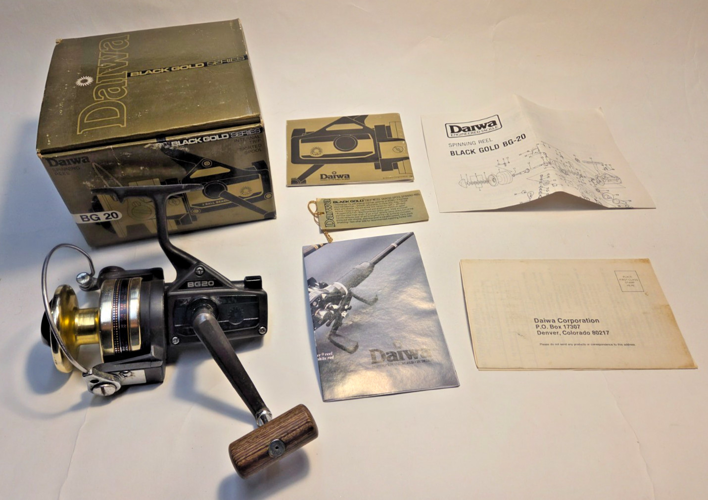 Vintage Daiwa BG20 Black Gold Spinning Reel w/ Box, Papers, Wood Handle, Japan.