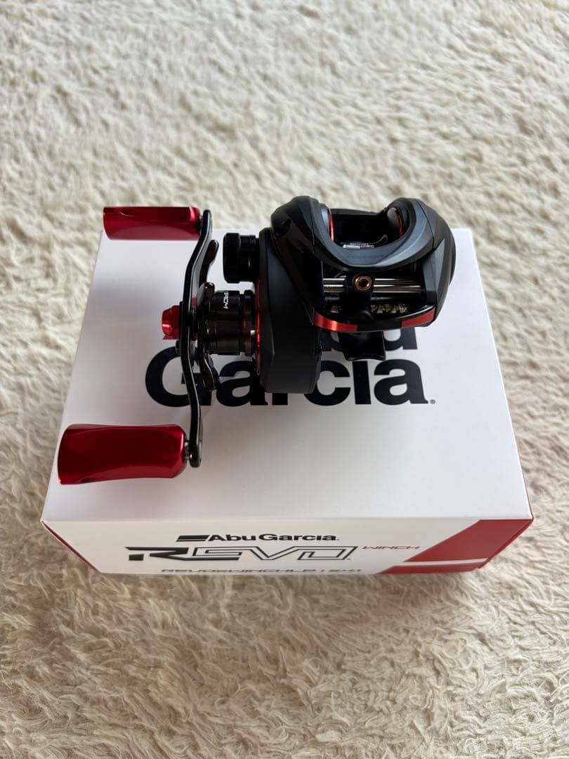 Abu Garcia REVO 7 bait reel